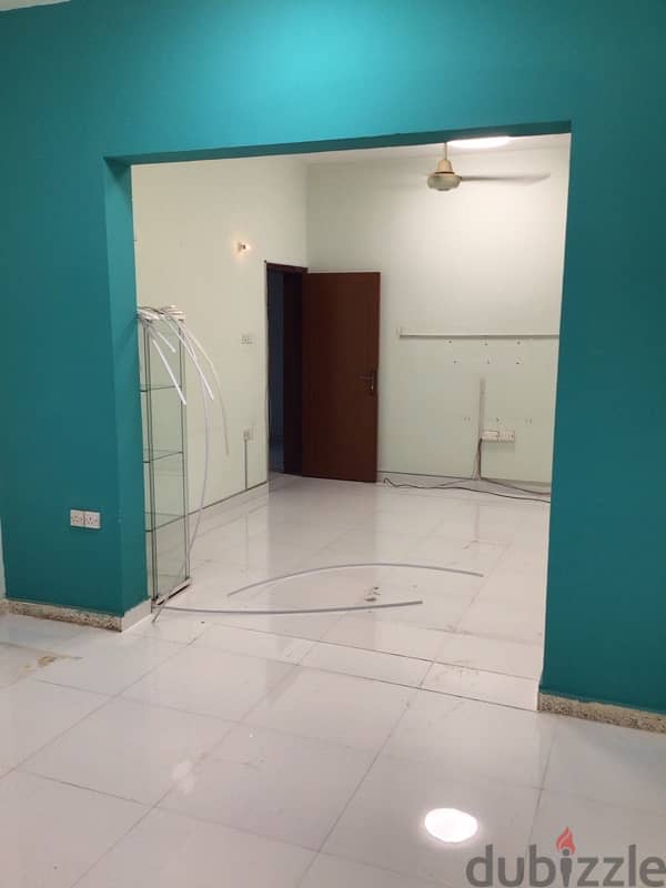 a huge 4 bhk flat for rent in Mutrah near ladies tailors market 8