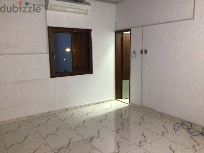 a huge 4 bhk flat for rent in Mutrah near ladies tailors market 10