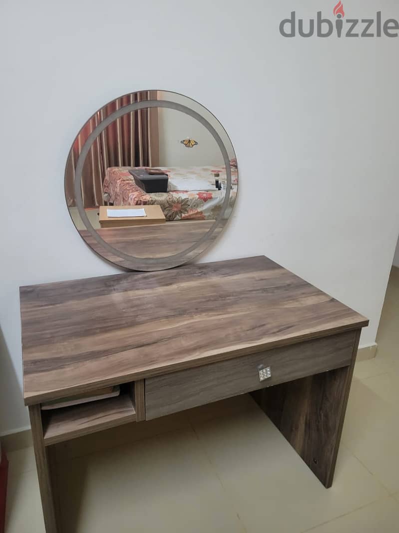 Wooden dressing table 0