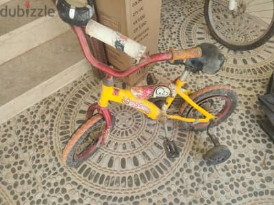 A Cycle with free training wheels size 8