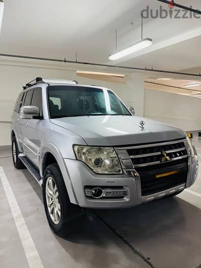 Expat owned Mitsubishi Pajero with Sun Roof, 3.8, 2015