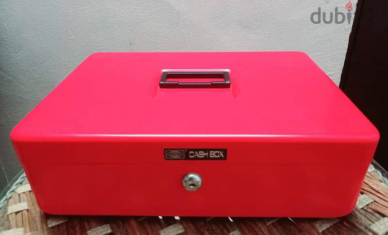 Metal Cash Box with Lock. 0