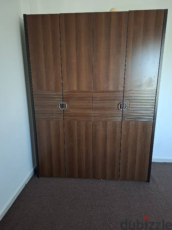 4 door wardrobe 1