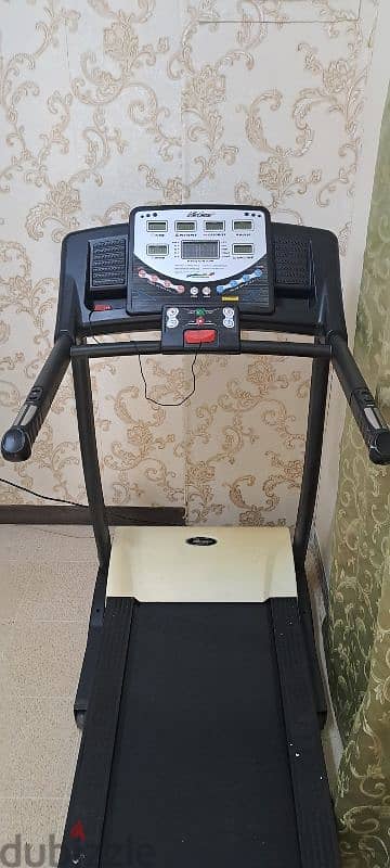 Treadmill Heavy-duty with Automatic Inclined(i Can Delivere also)