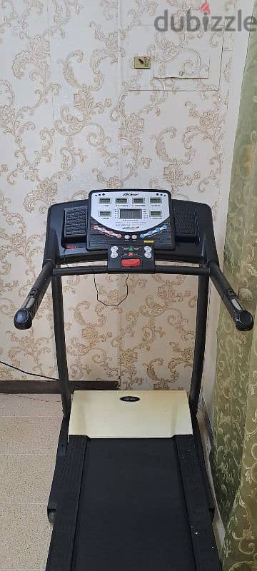 Treadmill Heavy-duty with Automatic Inclined(i Can Delivere also) 1