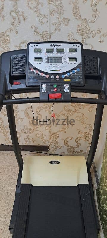 Treadmill Heavy-duty with Automatic Inclined(i Can Delivere also) 3