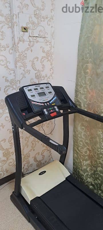 Treadmill Heavy-duty with Automatic Inclined(i Can Delivere also) 6