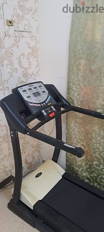 Treadmill Heavy-duty with Automatic Inclined(i Can Delivere also) 7