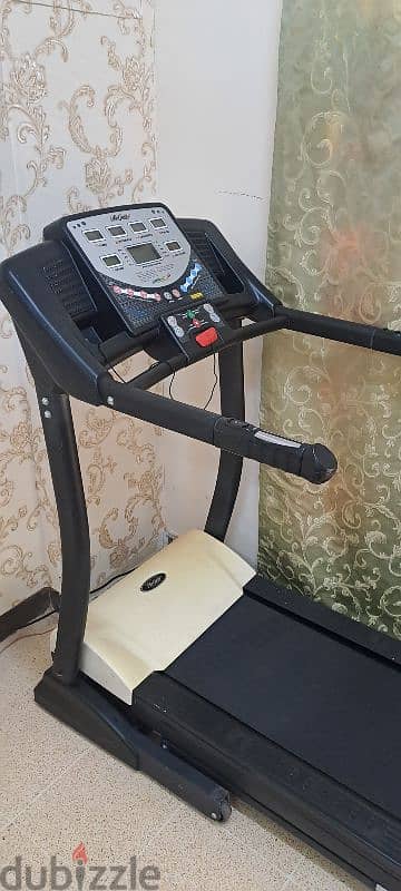 Treadmill Heavy-duty with Automatic Inclined(i Can Delivere also) 8