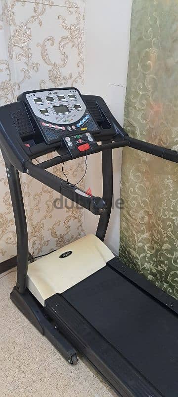 Treadmill Heavy-duty with Automatic Inclined(i Can Delivere also) 9