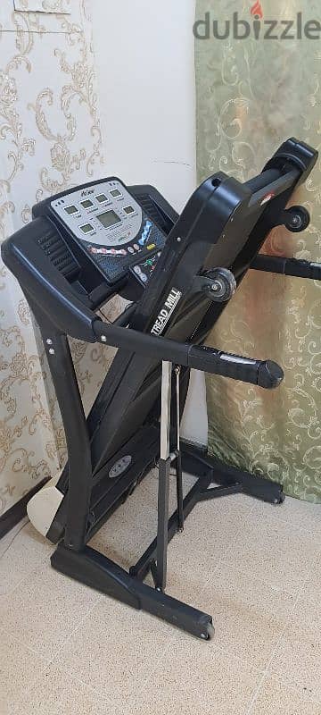 Treadmill Heavy-duty with Automatic Inclined(i Can Delivere also) 11