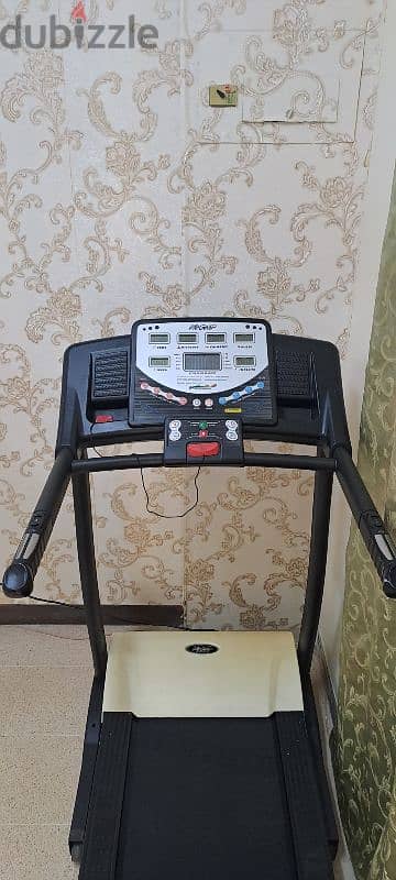 Treadmill Heavy-duty with Automatic Inclined(i Can Delivere also) 16