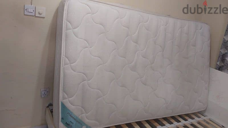 Queen size mattress 0