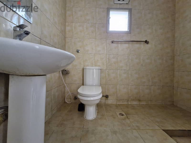 3 BR Cozy Apartment in Al Khuwair 7