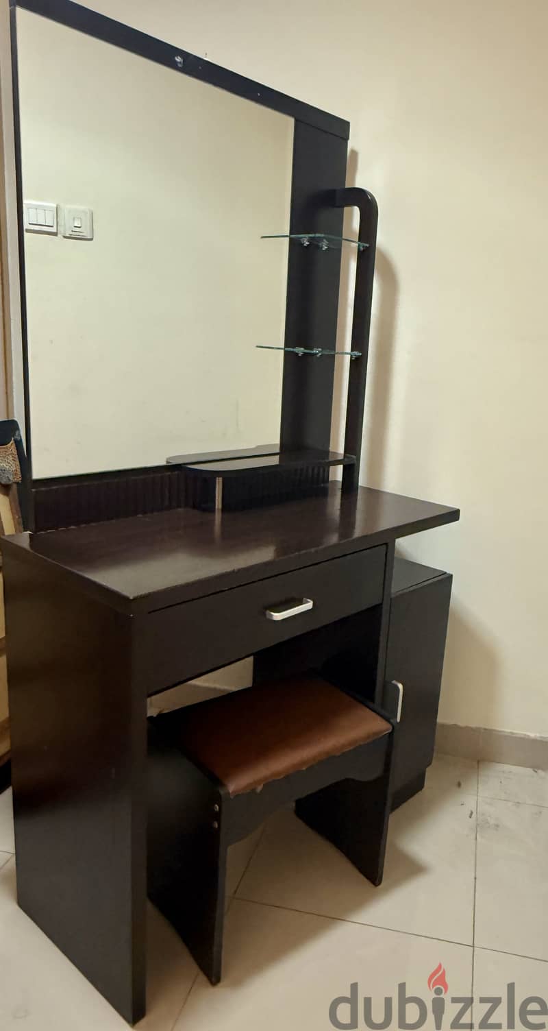 Bedroom set with dressing table 8