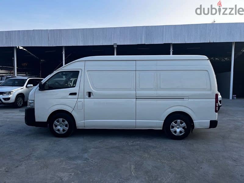 van For sale 2013 model toyota 6