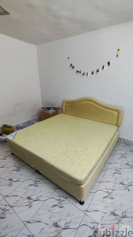 Bed and cupboard for urgent sale 0