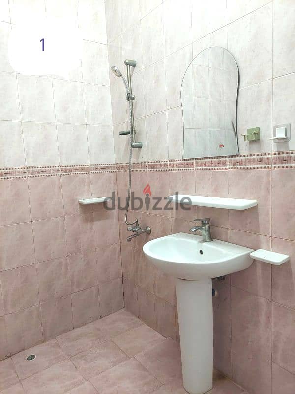 AL khoud souq flat and room rent 8