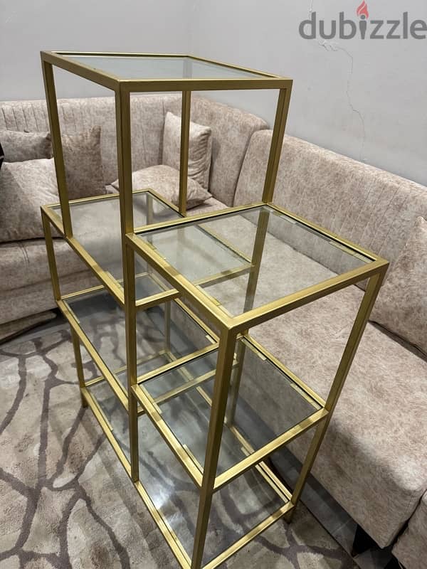 ستاند لون ذهبي وارفف زجاجيه golden stand with glass shelves 1