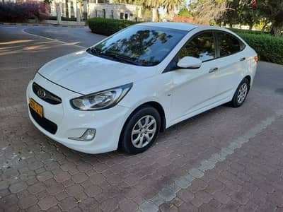 Hyundai Accent 2013 neet and cleeen