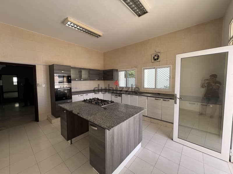 3 Bedroom Villa in Qurum for Rent 5