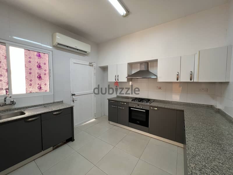 3 Bedroom Villa for Rent in Qurum 6