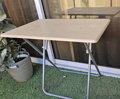 Foldable table