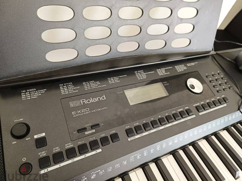 Piano Roland 61-Keys Arranger Keyboard E-X20 2