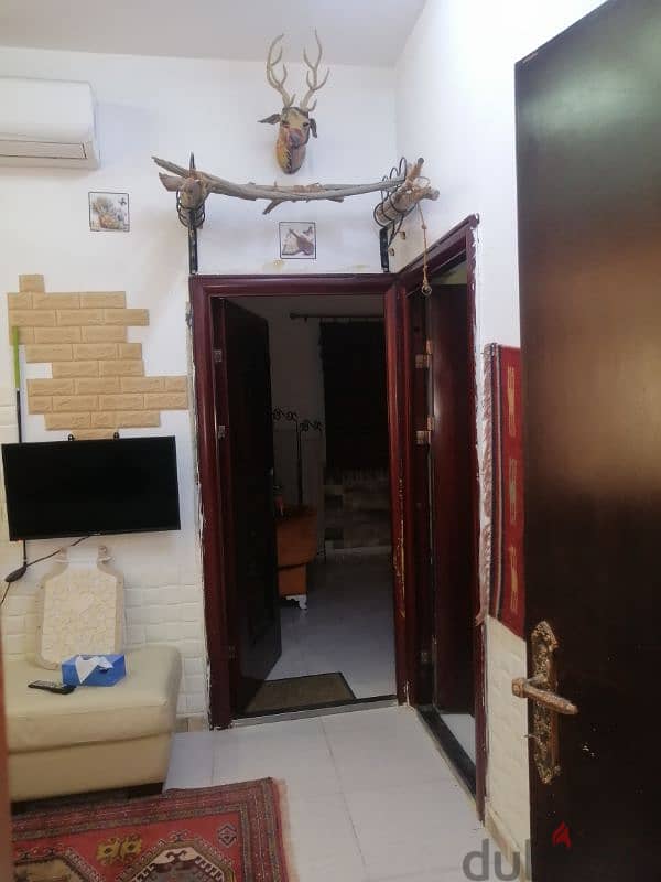 1bhk full furniture incloding all servis 160 Rials . 0