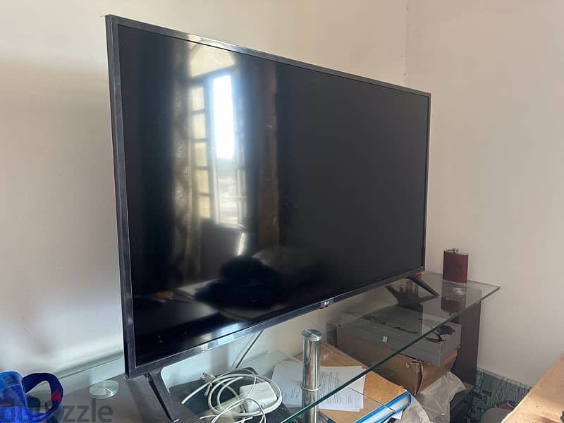 Lg 50 inch smart TV 3