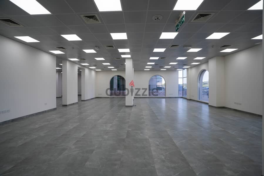 High end showroom/retail space for rent Al Ghubrah 2