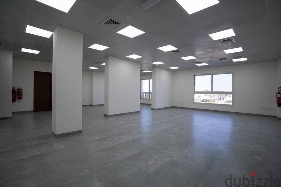 High end showroom/retail space for rent Al Ghubrah 6