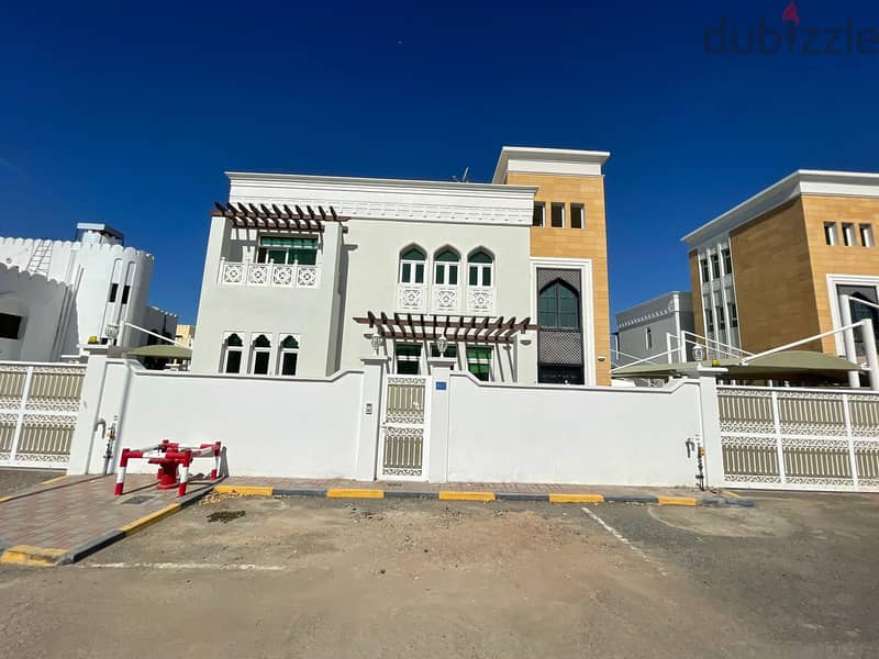 4 + 1 BR Standalone Villa with a Yard in Madinat Al Ilam 0