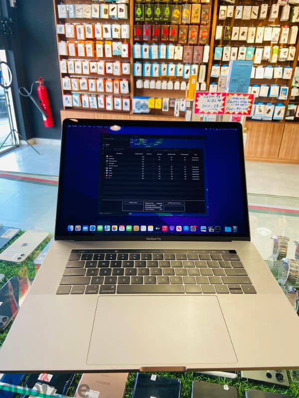 MACBOOK PRO 15'' 2017 i7 16GB 256GBSSD 1