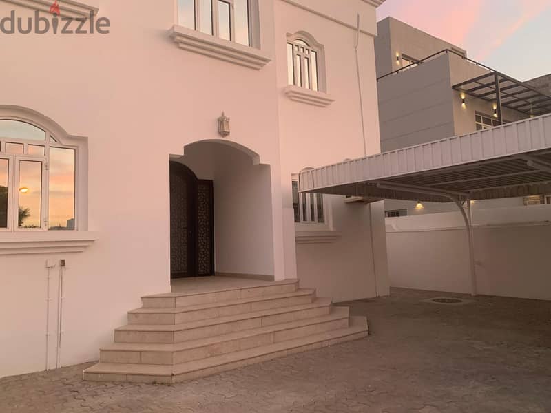 4 BHK villa for rent behind kfc alkhoud 0