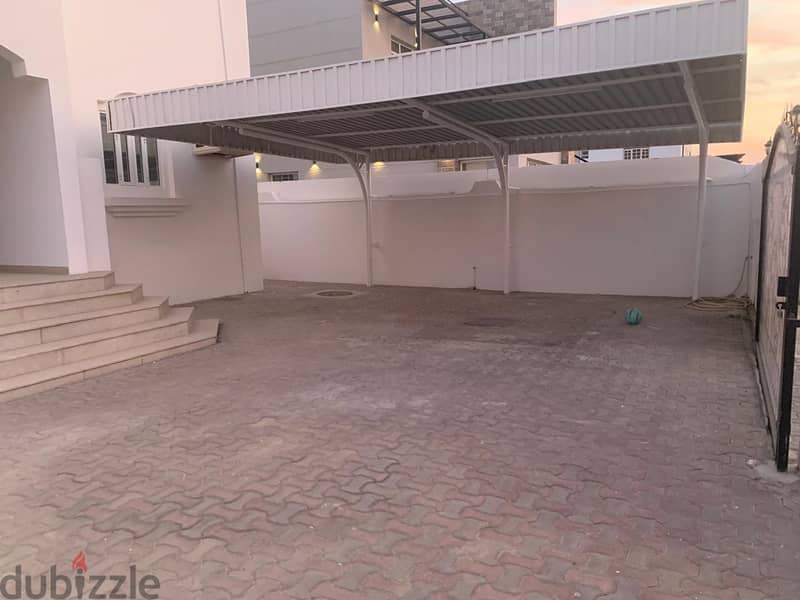 4 BHK villa for rent behind kfc alkhoud 7