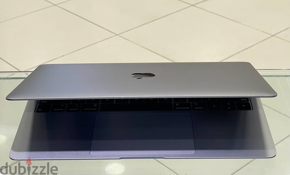 Apple MacBook Air (Retina 13-inch, 2018 ) Core i5, 8GB RAM, 128GB SSD 3