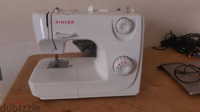 singer sewing machine in good condition rarely used 1