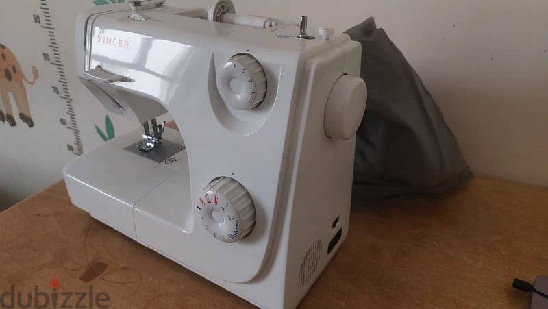 singer sewing machine in good condition rarely used 2