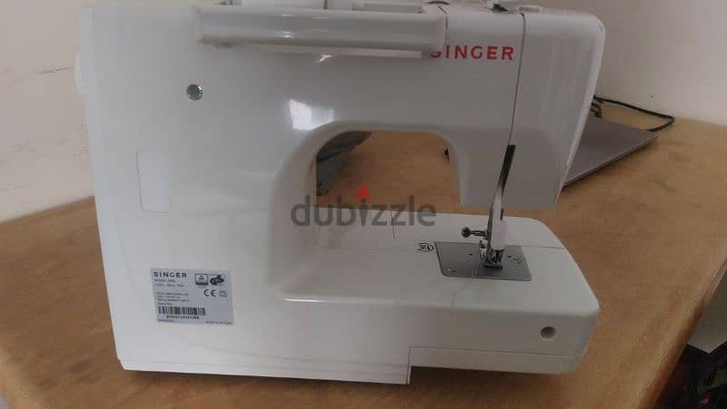 singer sewing machine in good condition rarely used 4