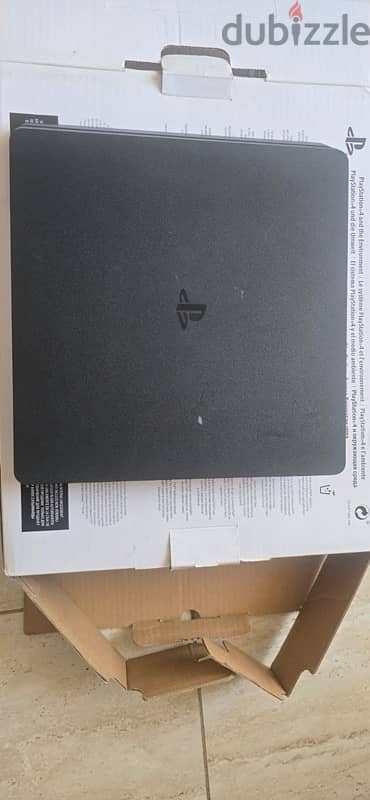 PS4 1TB with 2 controllers - Expat leaving Oman 1