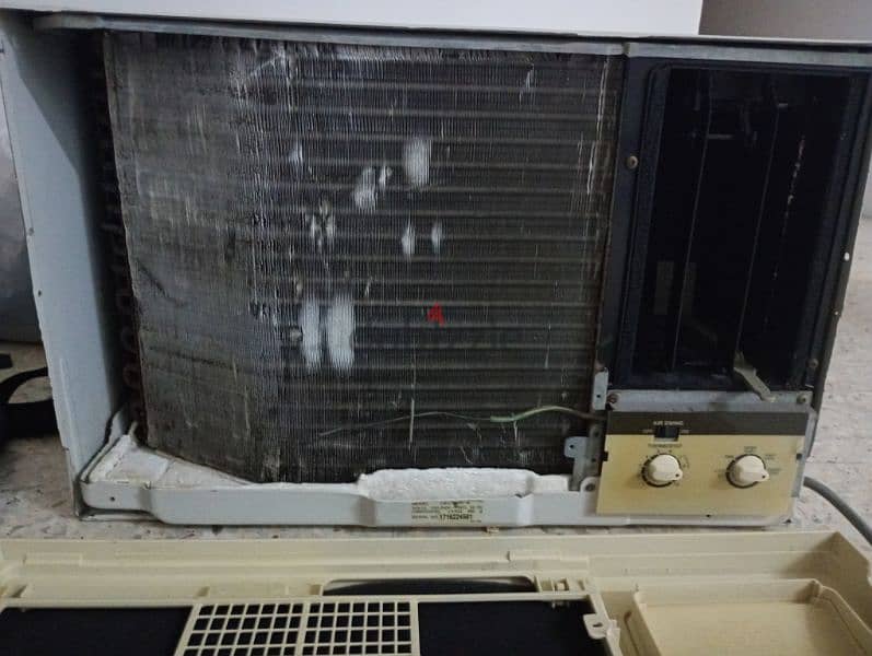 window AC 1.5 ton for sale 40 ryals 1