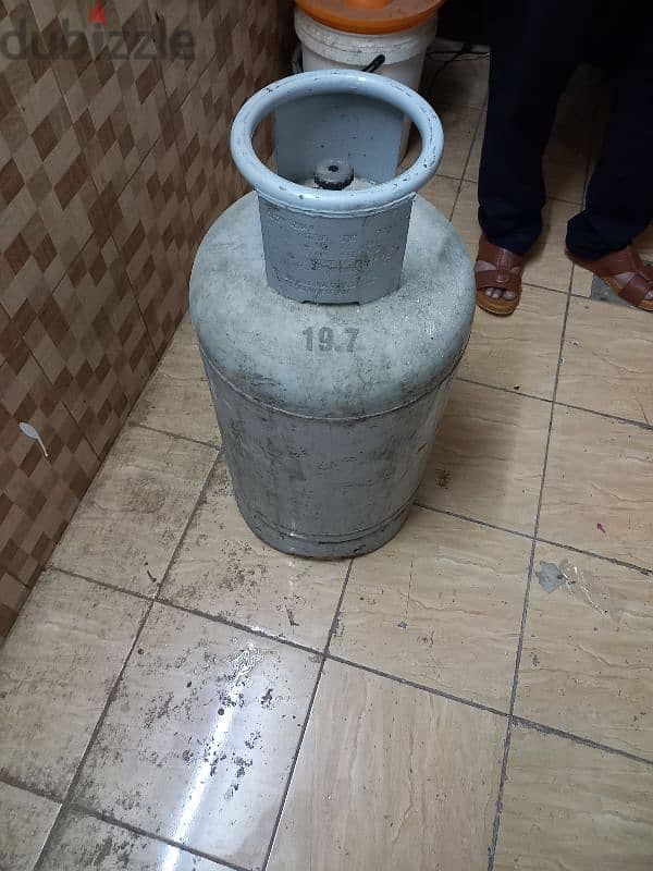 19.7 kg gas cylinder 1