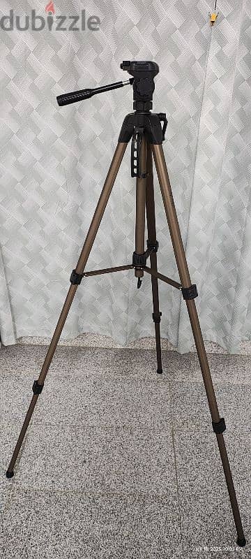 DSLR Tripod for sale. Recently purchased not used.