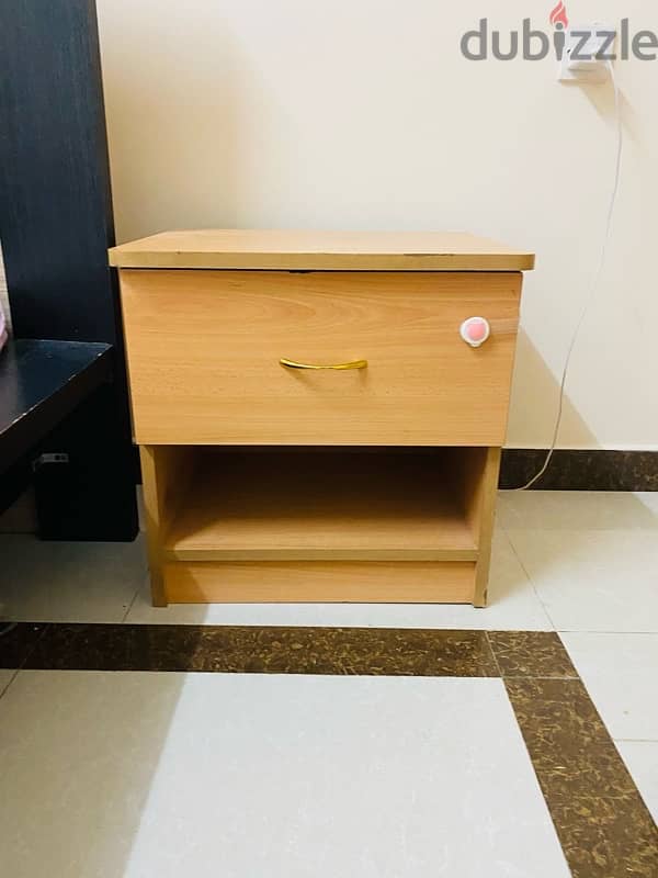 KING SIZE BED & 2 DOOR CUPBOARD & SIDE TABLE 3