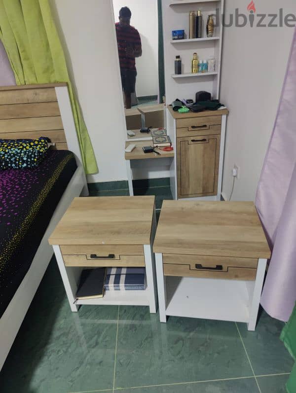 Bed with side table ,dressing table and mattress 3