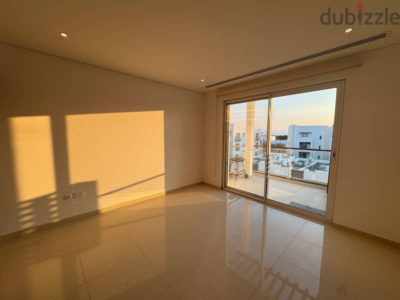 1 BR + Study Room Stunning Apartment in Al Mouj 6