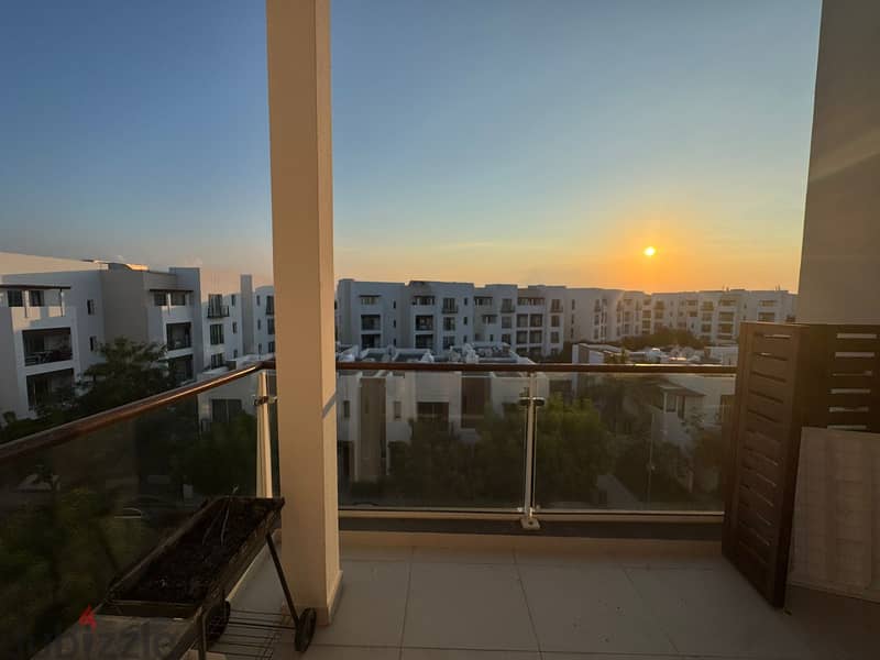 1 BR + Study Room Stunning Apartment in Al Mouj 8