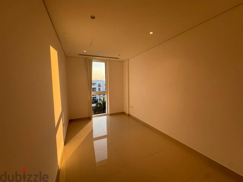 1 BR + Study Room Stunning Apartment in Al Mouj 9