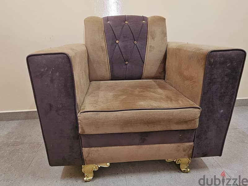 Sofa set for urgent sale in Nizwa 2